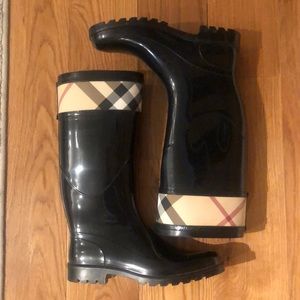Burberry Women's House Check Rain Boots (size 6)